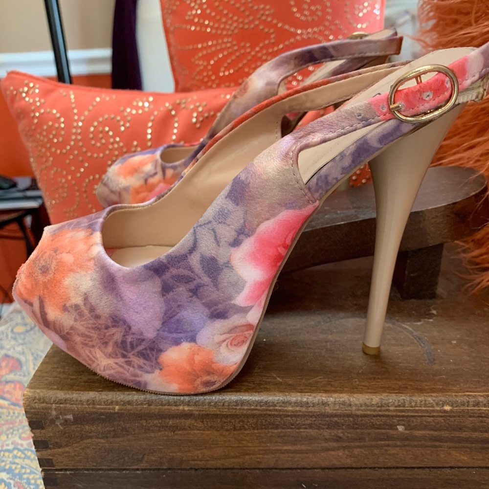 Shoes - Picture 3 of 4